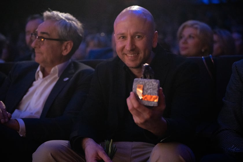 17. Festiwal Reżyserii Filmowej im. Sylwestra Chęcińskiego i 13. Festiwal Aktorstwa Filmowego im. Tadeusza Szymkowa trwały we Wrocławiu od 6 do 11 kwietnia.&nbsp;"Złoty Dzik", nagroda imienia Janusza Majewskiego dla najlepszego reżysera, powędrowała do Grzegorza Dębowskiego za film &ndash; &bdquo;Tyle co nic&rdquo;.